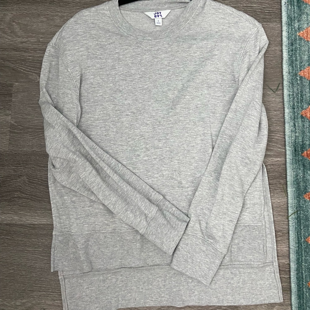 Grey sweatshirt